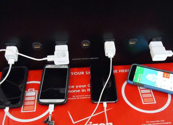 Image Credit:Wikimedia Commons - User:Tomwsulcer - Find the original image at https://commons.wikimedia.org/wiki/File:Phone_charging_station_at_Newark_airport.JPG